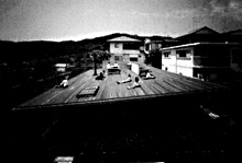 「屋根の家」全景