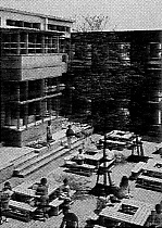 千葉市立打瀬小学校中庭