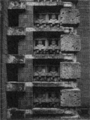 旧「帝国ホテル」の壁面の大谷石。1968年に取り壊され、現在、正面玄関部分のみ博拘館明治村に移築されている。