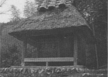 龍馬脱藩の街道沿いに建つ茶堂。