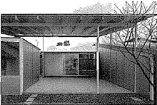 「京都の集合住宅」75ミリ角の鉄骨柱と75ミリ×150ミリの鉄骨梁の上に、木の屋根が架かる。