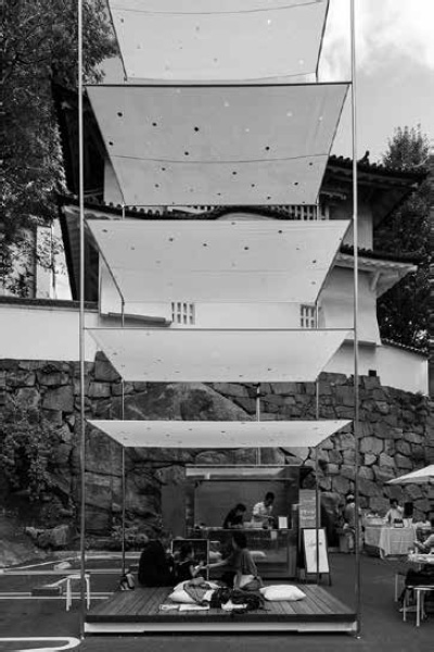 「岡山芸術交流2016 連携プロジェクト ちいさな“テロワール”『 五枚のそら』」デッキは２×３mの大きさ。（写真提供：新建築社）