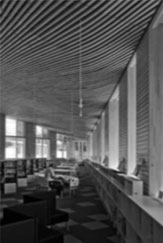 「小布施町立図書館『まちとしょテラソ』」南東側コーナーを見る。