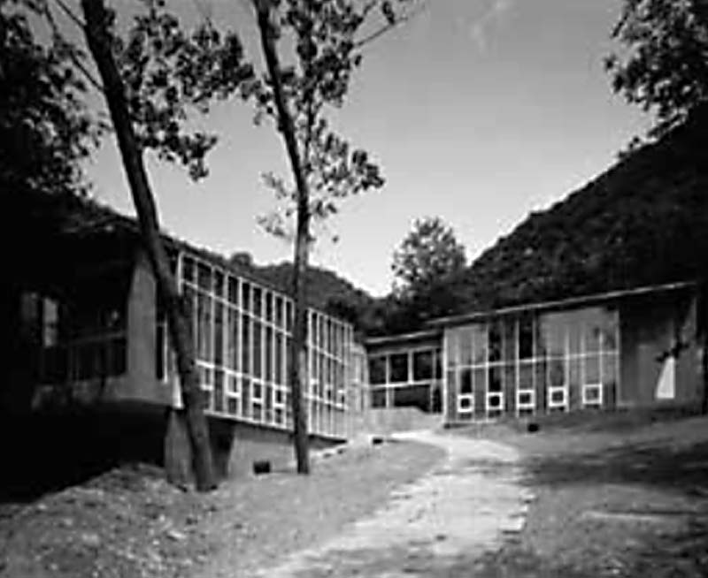 「森林小屋／水关の家」外観。