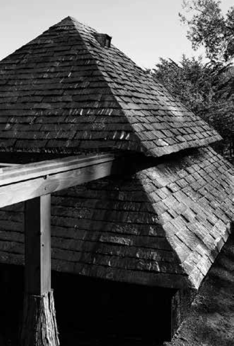 「草屋根」近景。屋根は銅板葺き