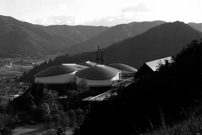 「「愛媛県歴史文化博物館」北東側全景」の写真