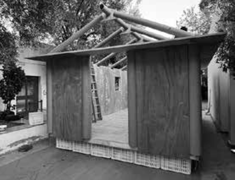 モロッコの仮設住宅の施工の様子