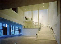京都国立近代美術館／大階段