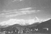 ネパールの山と集落
